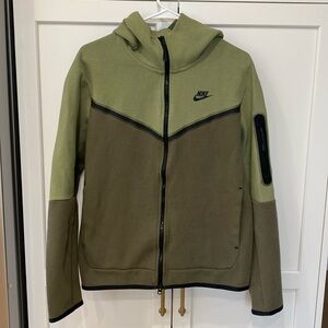 Nike Tech sweatshirt